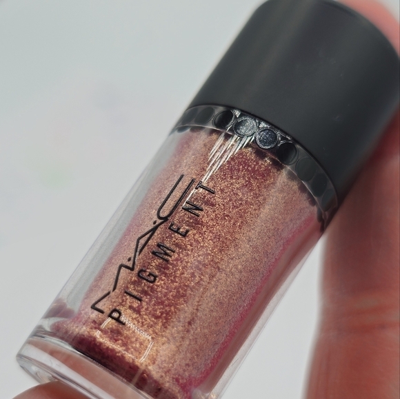 MAC Cosmetics Rose Pigment - Picture 2 of 4